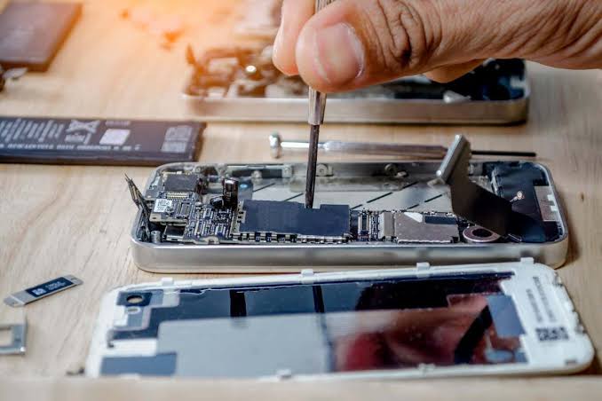 iOS Apple mobile repairing Technician । I-phone